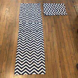 Set of Navy and White Chevron Patterned Table Runner and 6 Placemats